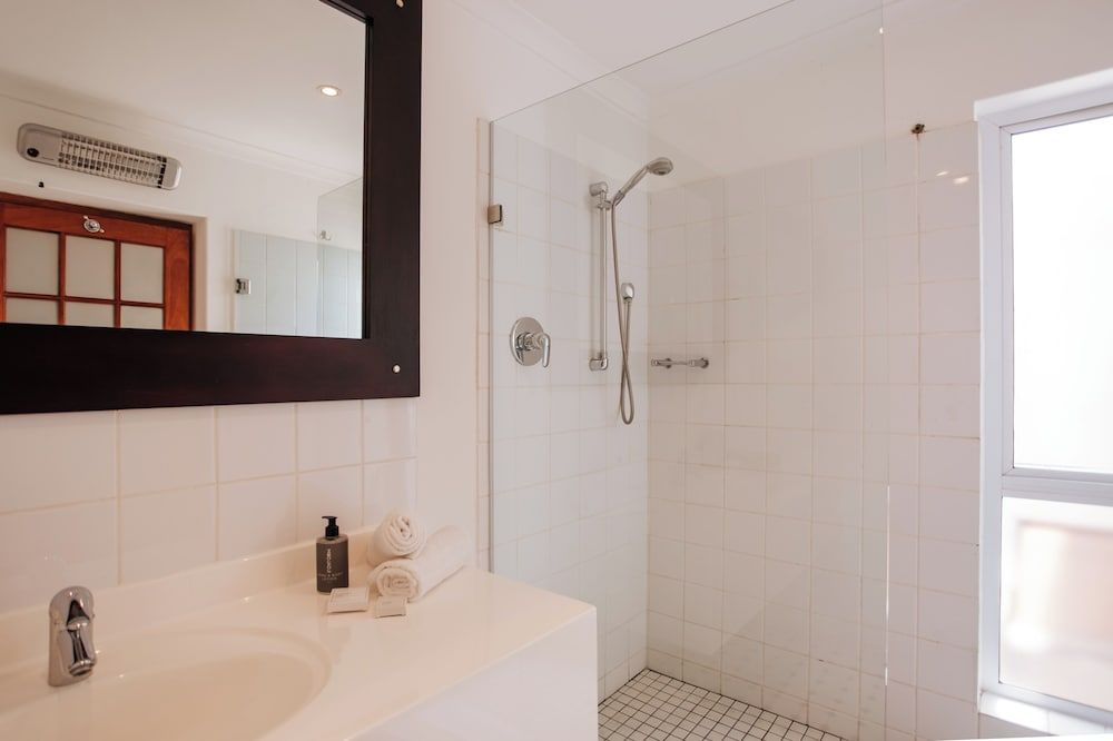 Cape Riviera Guesthouse Standard Double Room (No twin beds-Takes 2) 3