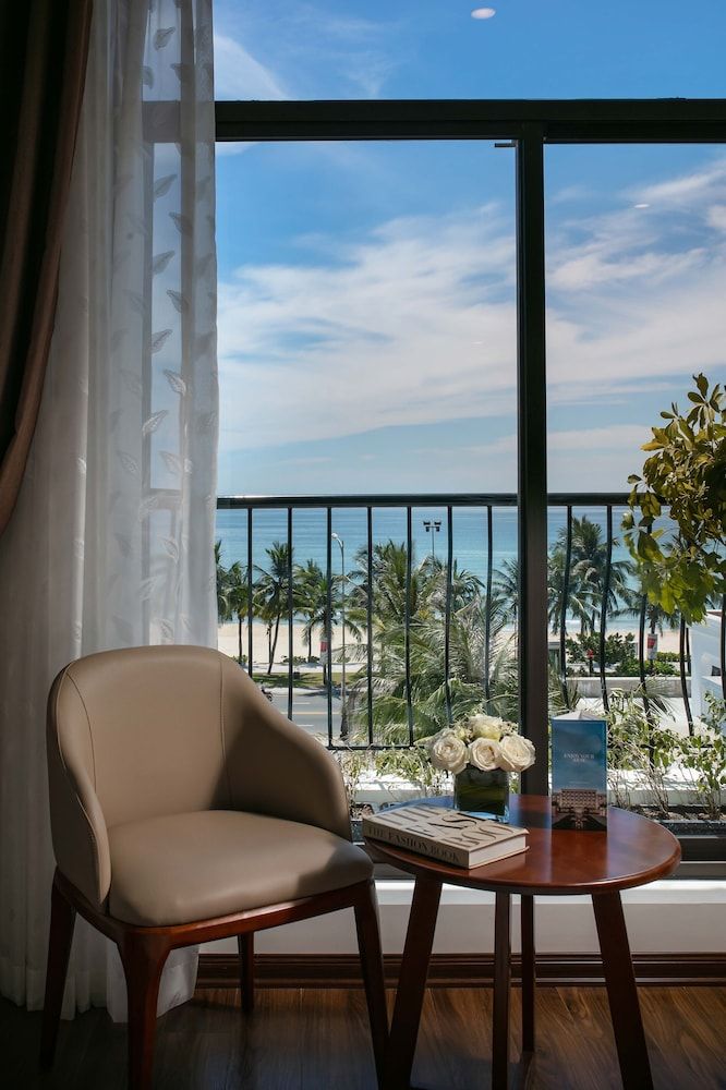 Nesta Hotel Da Nang Deluxe Twin Sea View 3