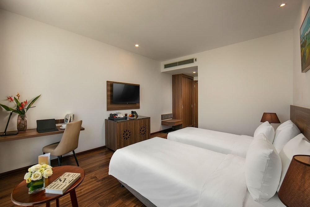 Nesta Hotel Da Nang Deluxe Twin Sea View 2
