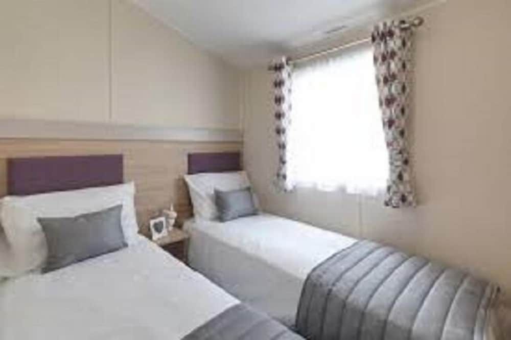 3 Bedroom Deluxe Holiday Home