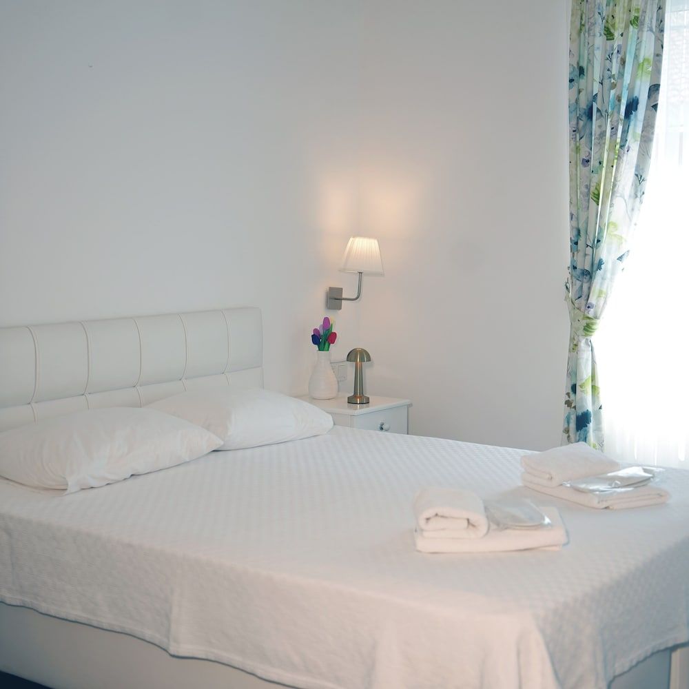 NİLİA BOZCAADA Double Room 2