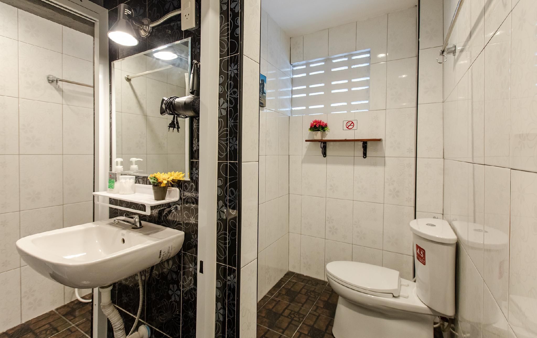 The Z Nite Hostel 1 Person in 4-Bed Dormitory with Shared Bathroom - Mixed