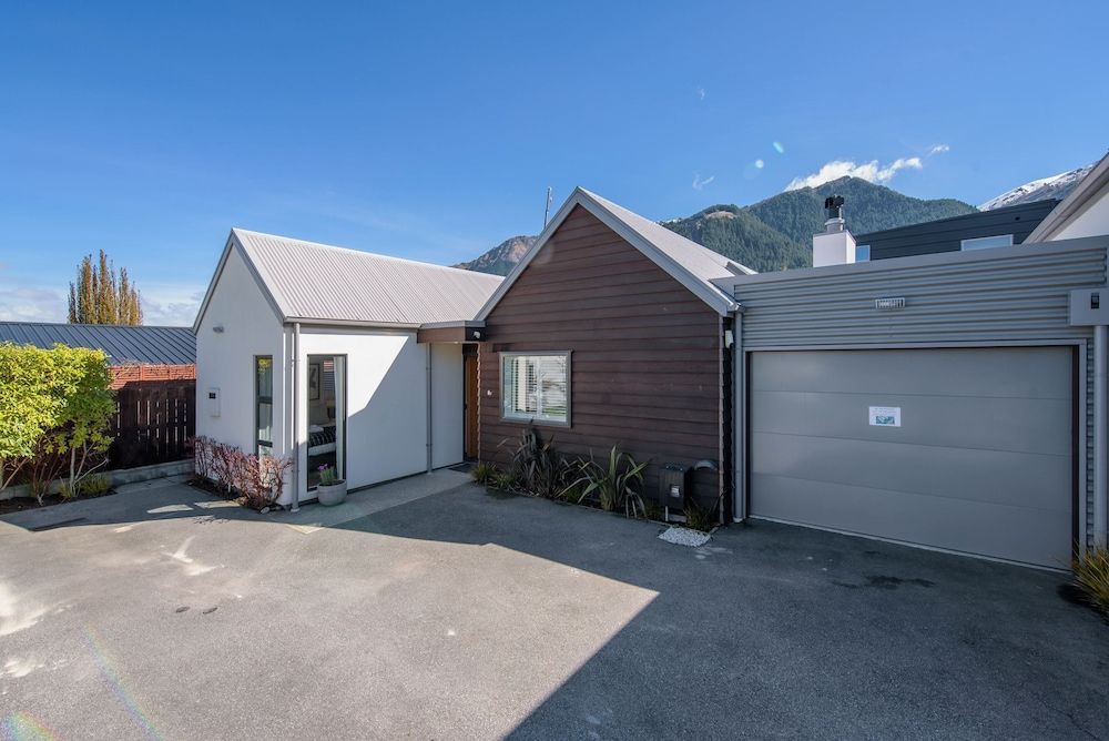 undefined Central Queenstown 3-Bed Villa by Staysouth 2