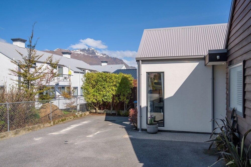 undefined Central Queenstown 3-Bed Villa by Staysouth 3