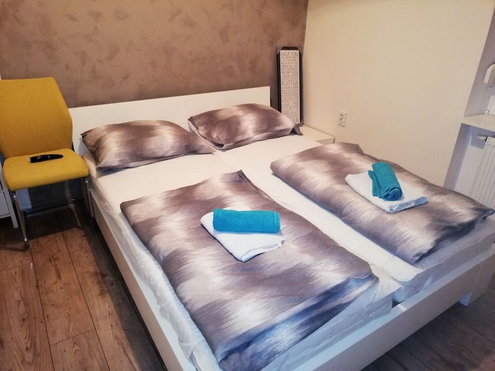 Angela Classic Rooms Business Studio 2