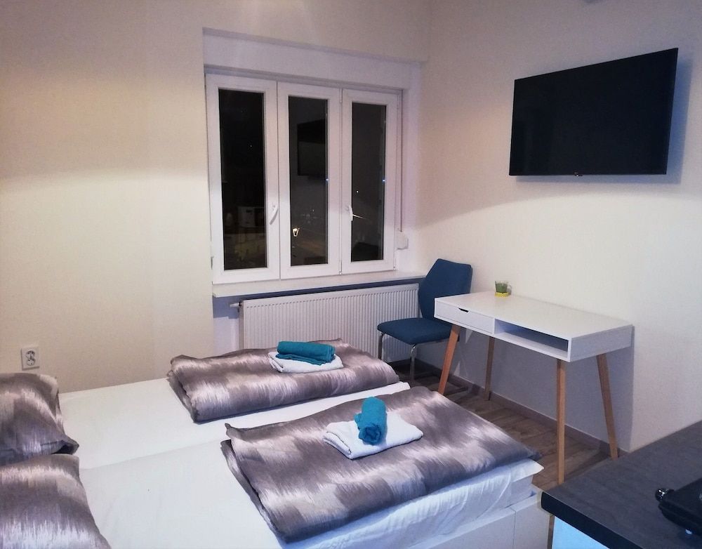 Angela Classic Rooms Business Studio 6