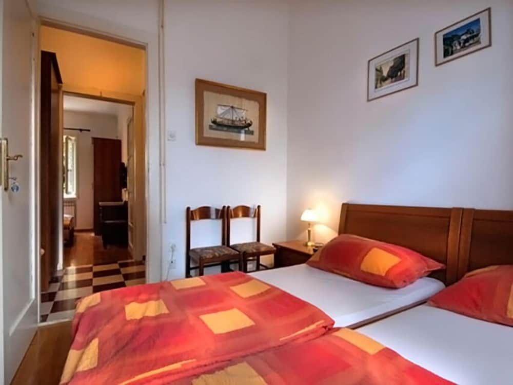 undefined Angela Classic Rooms 5