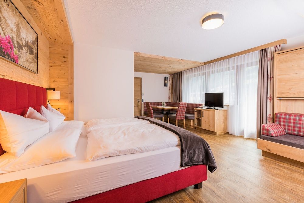 Hotel Augarten Junior Suite (Almrose) 2