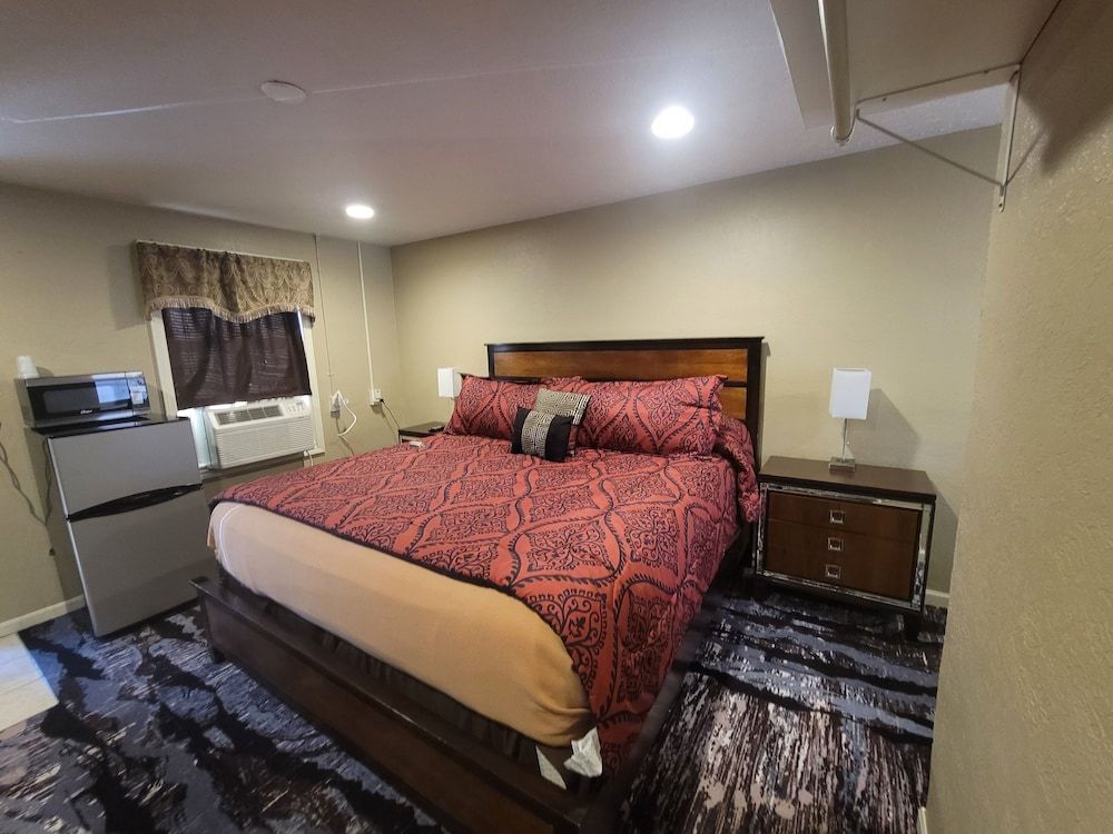 Best Inn Motel Standard Single King Bed 3