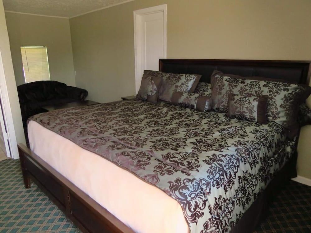 Best Inn Motel Standard Single King Bed