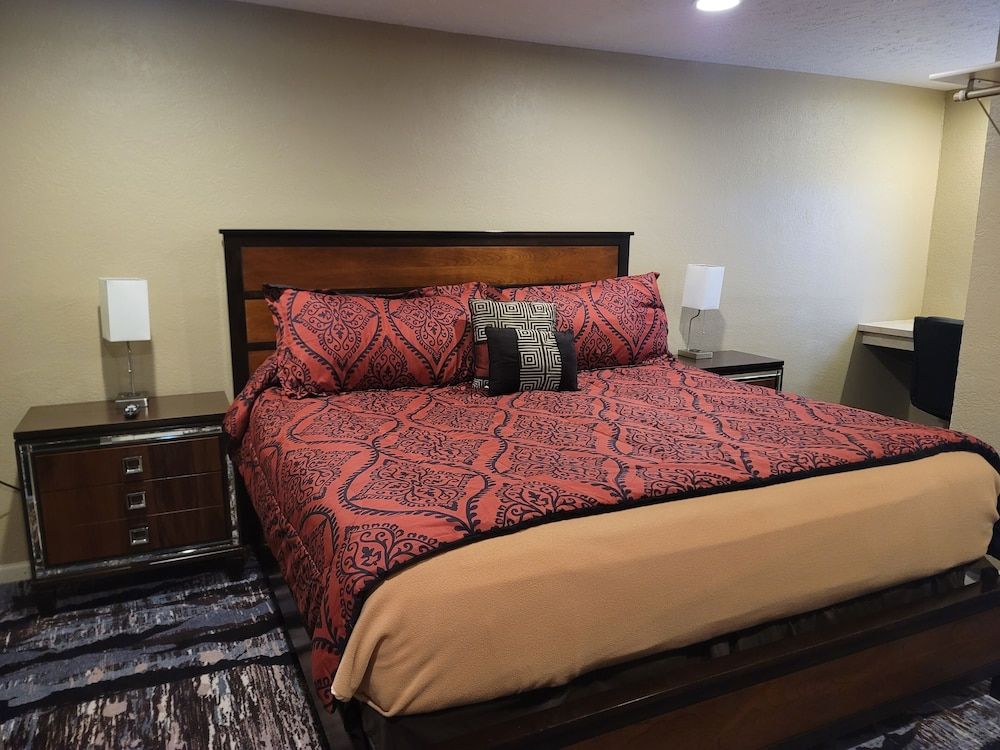 Best Inn Motel Standard Single King Bed 2