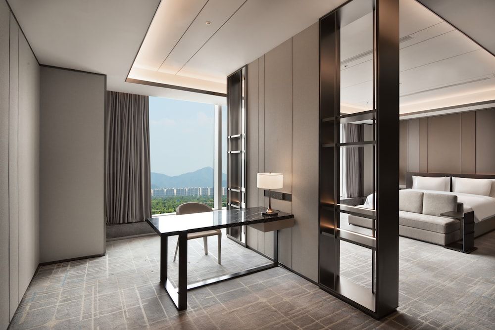 Suite, 1 Bedroom (Ambassador, Top Floor)