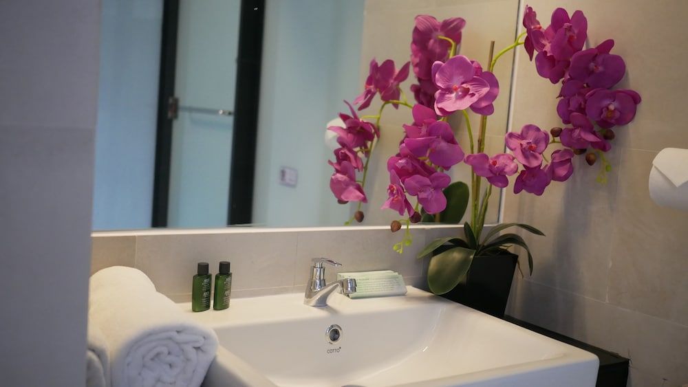 Nice Hotel Ratchada Superior King Room 7