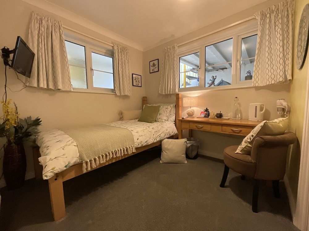 The Great Grubb R1 Single En-suite Room 2