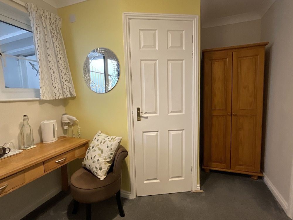 The Great Grubb R1 Single En-suite Room 4