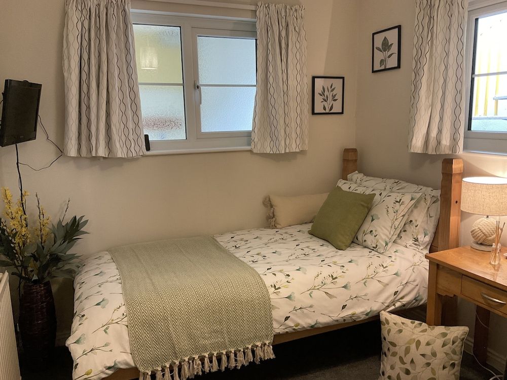 The Great Grubb R1 Single En-suite Room