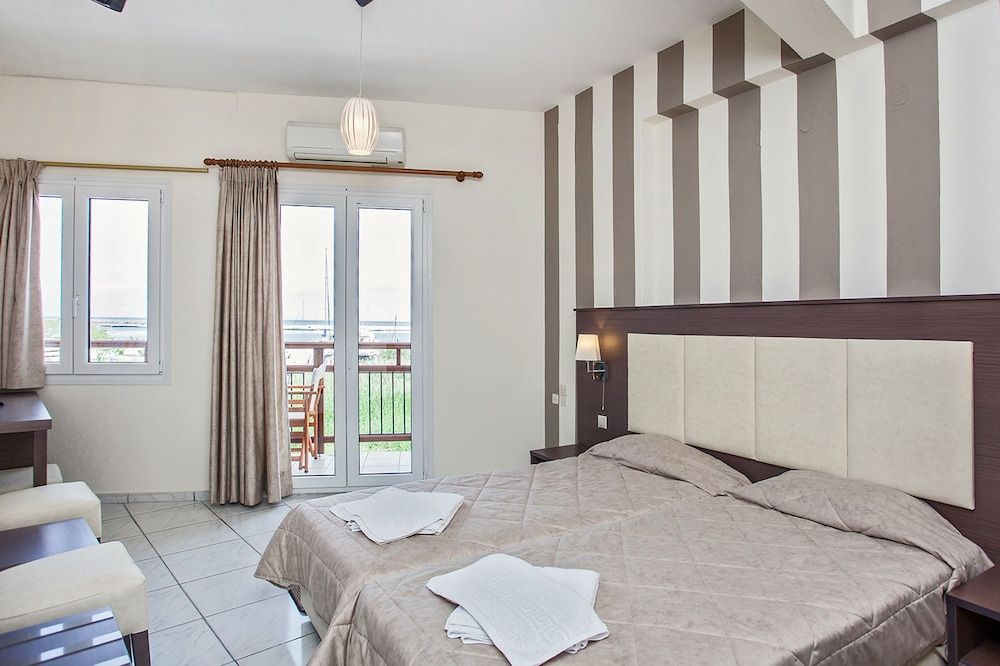 Akti Fine Rooms Twin Room, City View