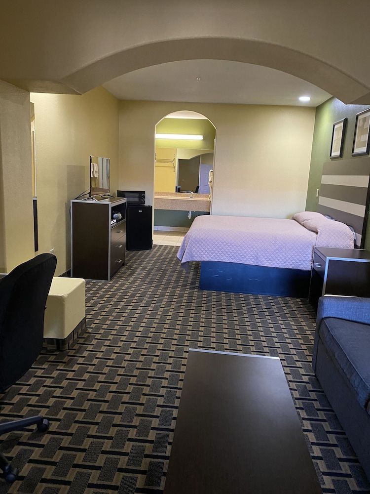 undefined Redwood Suites 5