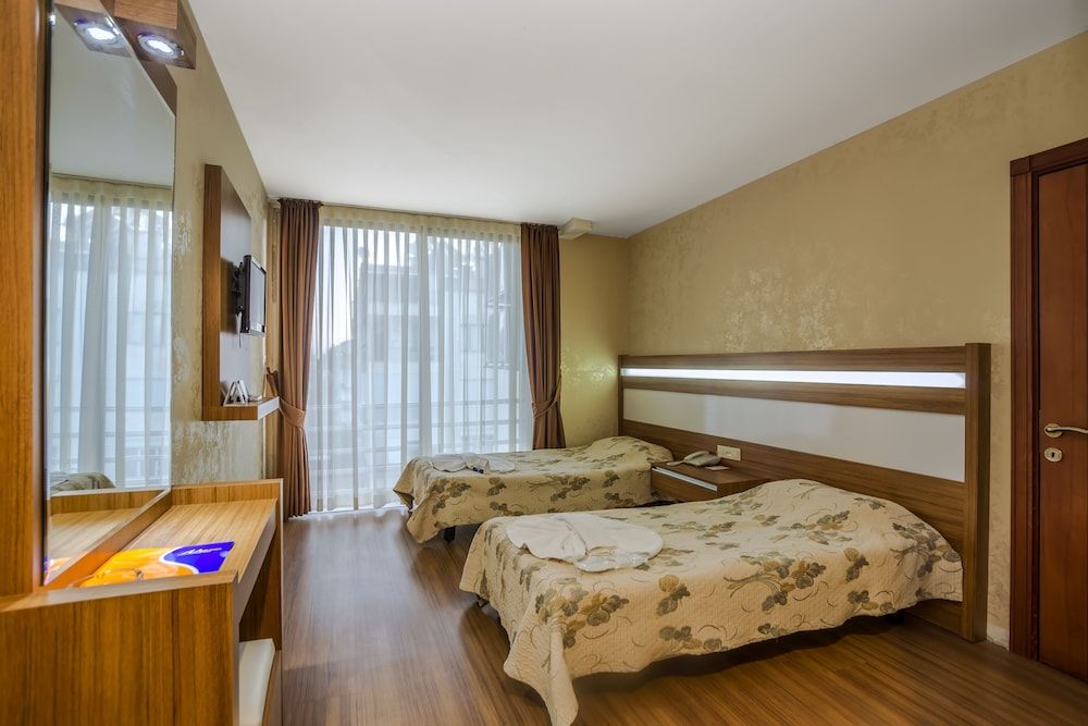 Santa Marina Hotel 