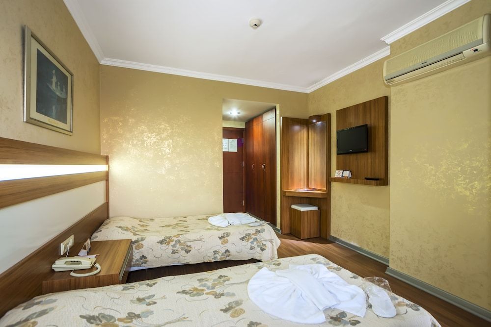 undefined Santa Marina Hotel 7