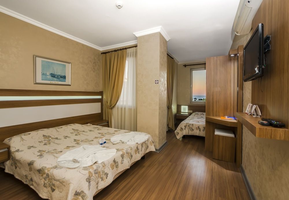 undefined Santa Marina Hotel 2