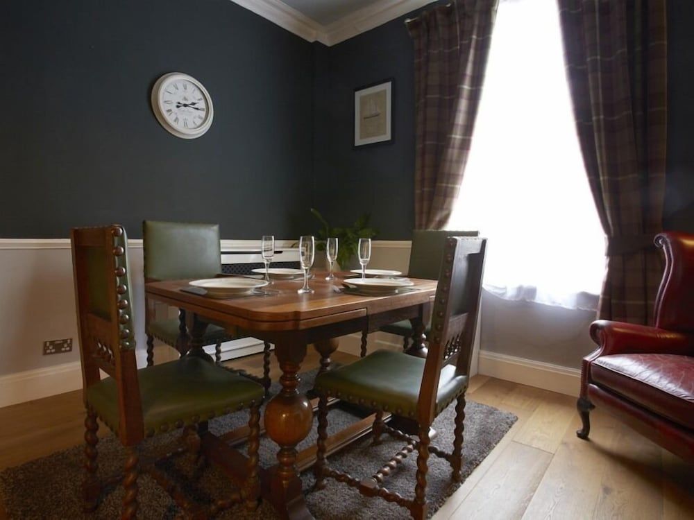 undefined 27 George Street 2