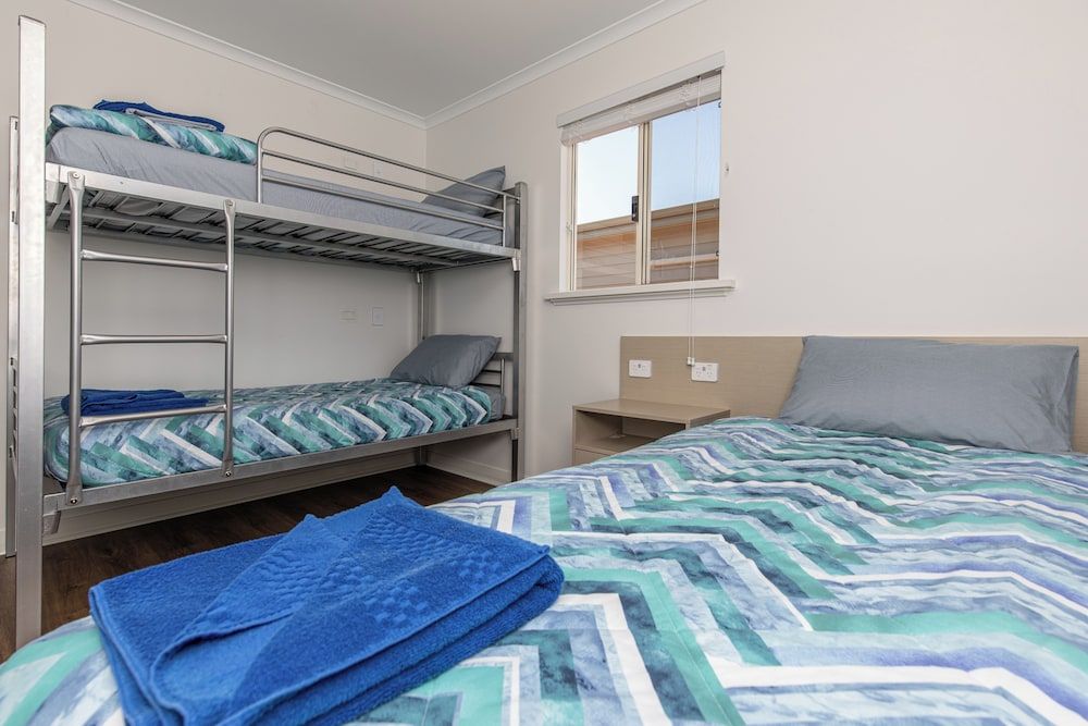 Kalbarri Red Bluff Tourist Park Premium Chalet