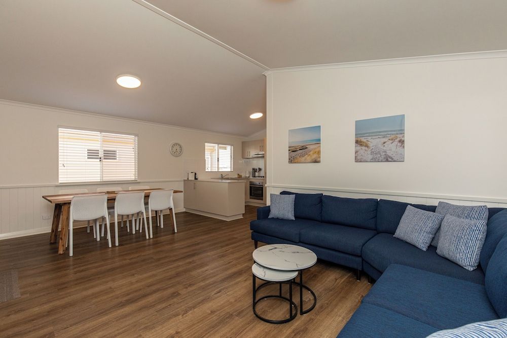 Kalbarri Red Bluff Tourist Park Premium Chalet 8