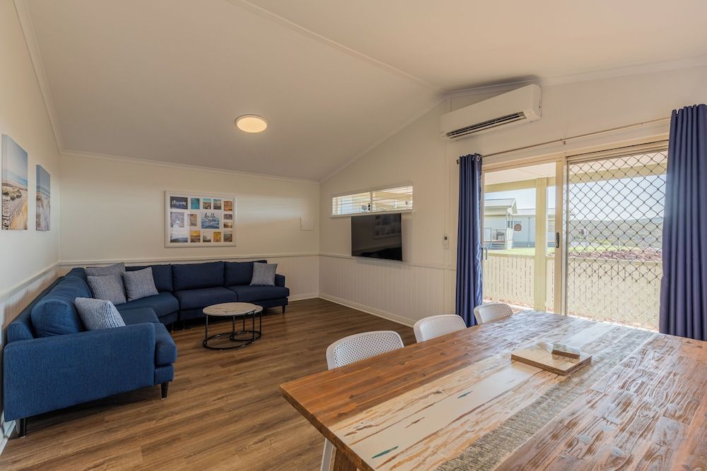 Kalbarri Red Bluff Tourist Park Premium Chalet 6