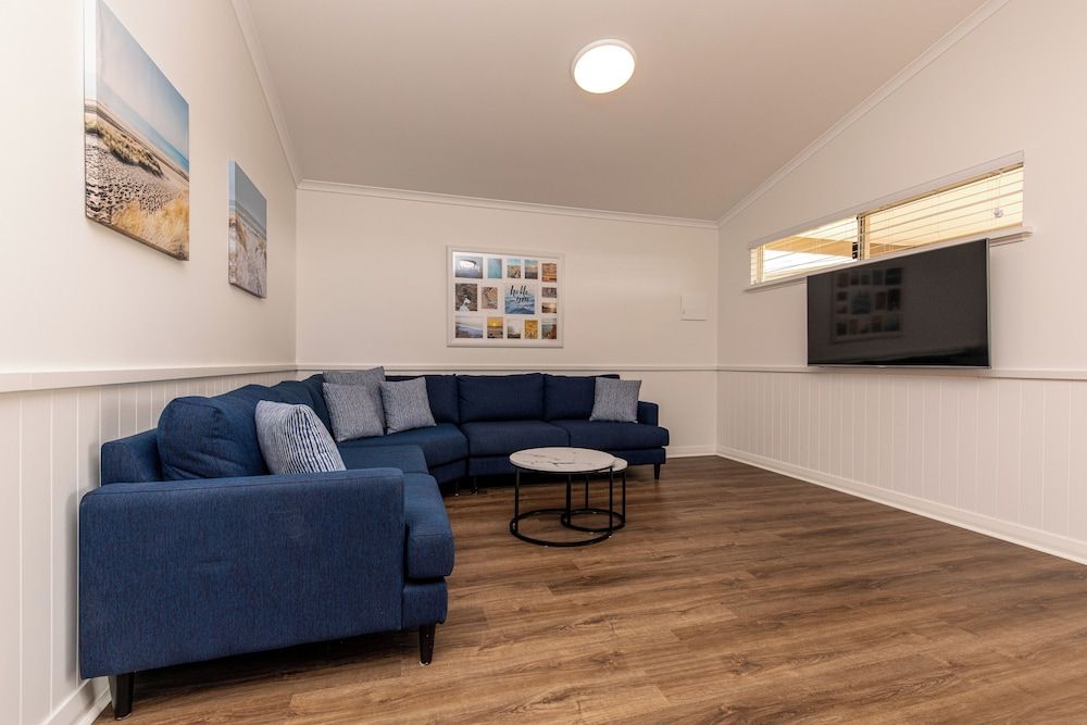 Kalbarri Red Bluff Tourist Park Premium Chalet 7