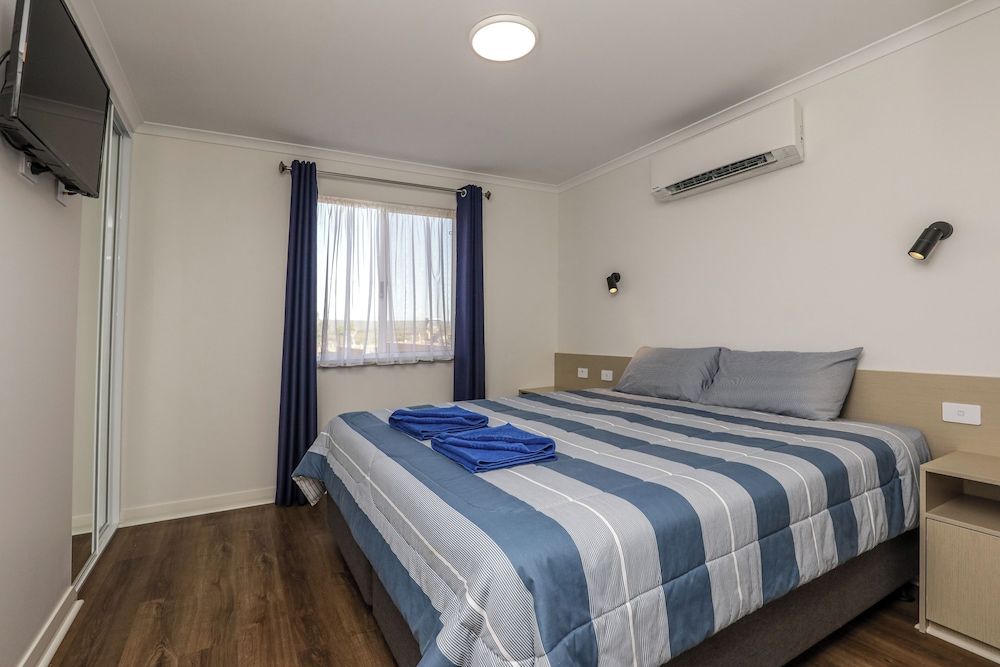 Kalbarri Red Bluff Tourist Park Premium Chalet 2