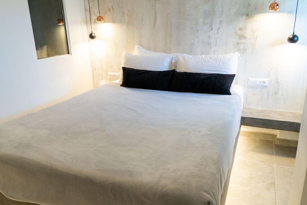 undefined George & Joanna Suites 8