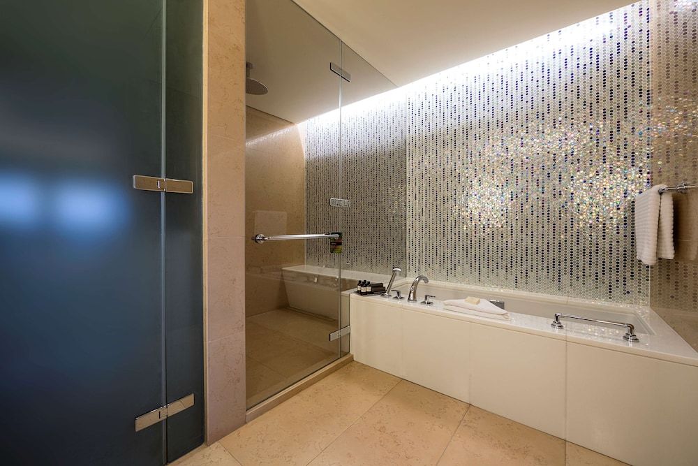 Fairmont Baku - Flame Towers Deluxe Room, 1 Double Bed, City View 6