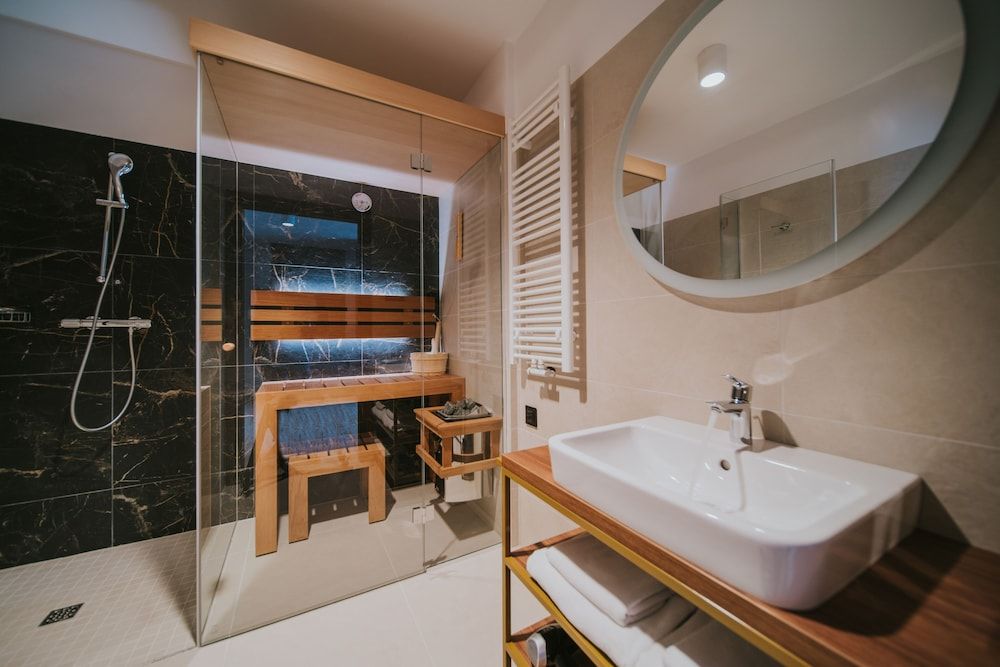 Five Seasons Two Classic Apartment 10