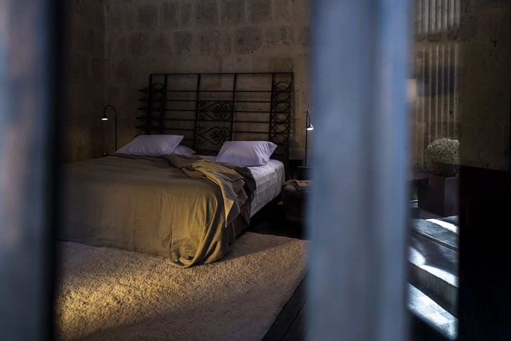 CIRQA - Relais & Châteaux Deluxe Room, 1 Queen Bed, Courtyard View 2