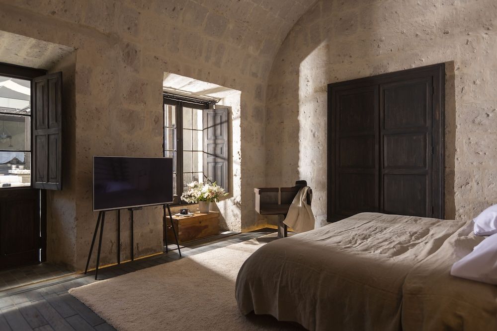 CIRQA - Relais & Châteaux Deluxe Room, 1 Queen Bed, Courtyard View 5