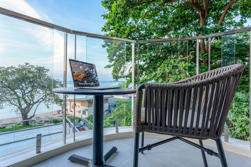 Centara Sonrisa Residences & Suites Sriracha Deluxe Room, 1 King Bed, Ocean View 6