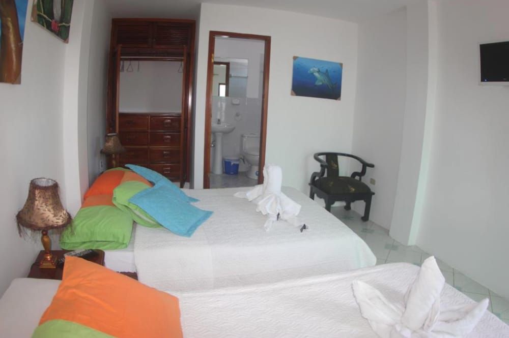 The Island Home Standard Twin Room, Non Smoking 3