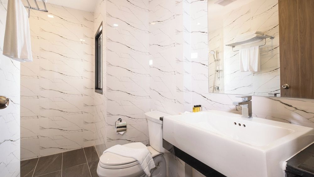 B2 Korat Premier Hotel Superior Double Room 3