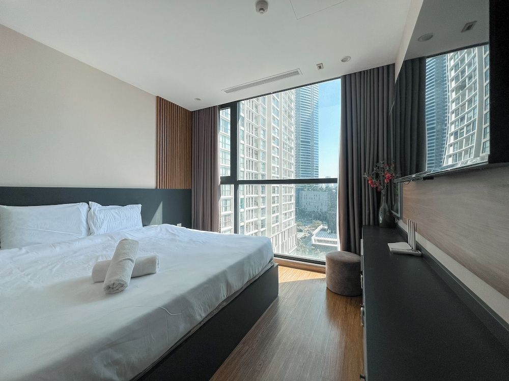 Luxury Apartment Vinhomes Skylake Luxury Apartment, 2 Bedrooms, City View, Tower 16