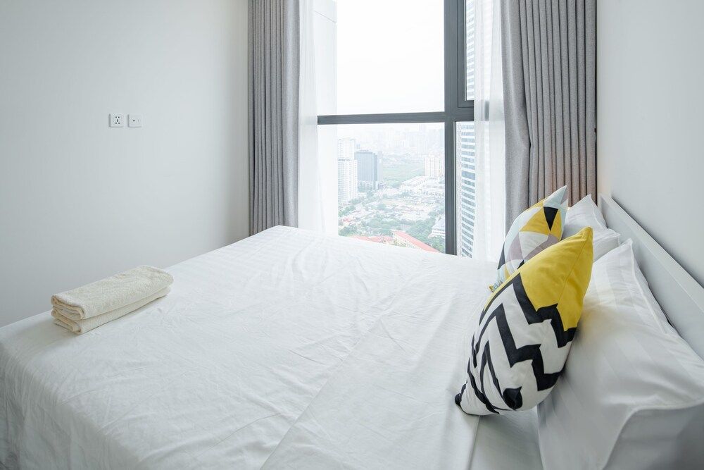 Luxury Apartment Vinhomes Skylake Luxury Apartment, 2 Bedrooms, City View, Tower 18