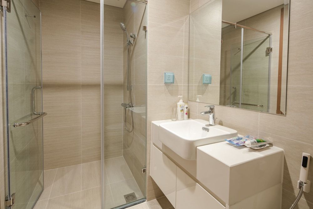 Luxury Apartment Vinhomes Skylake Luxury Apartment, 2 Bedrooms, City View, Tower 31