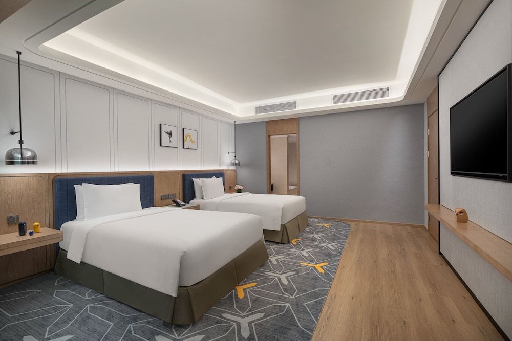 2 Twin 1 Bdrm Suite Living Area