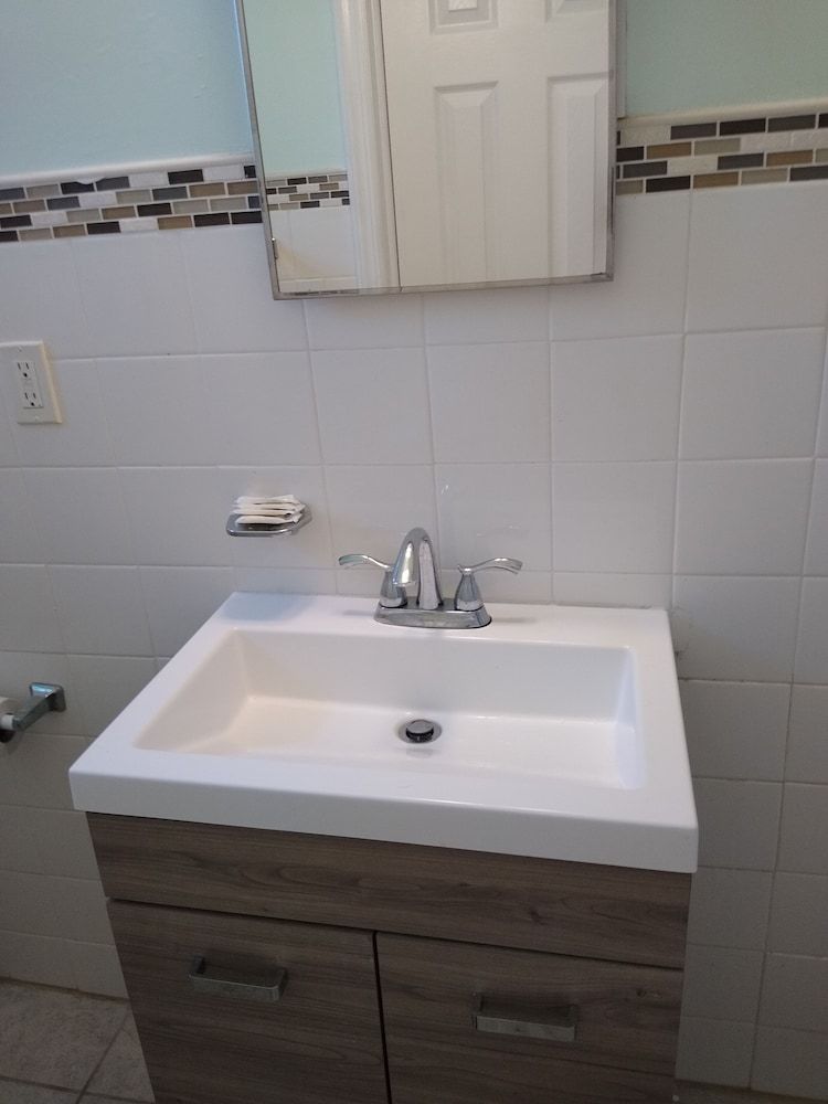 Laurel Notch Motel Classic Single Room 9