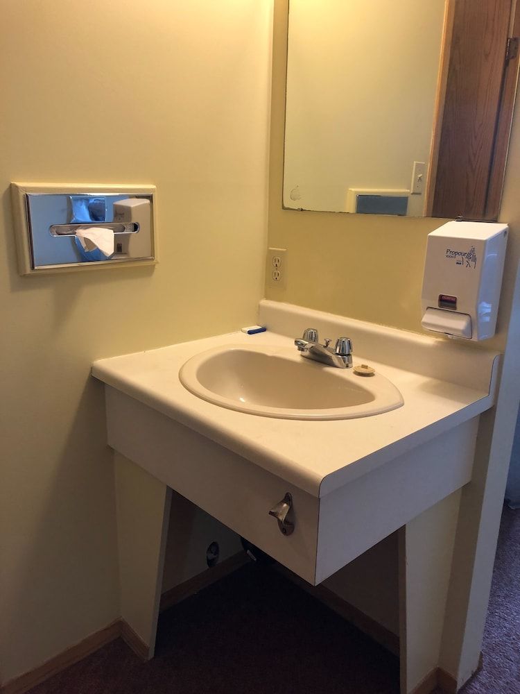 Tower Inn Basic Single Room 12