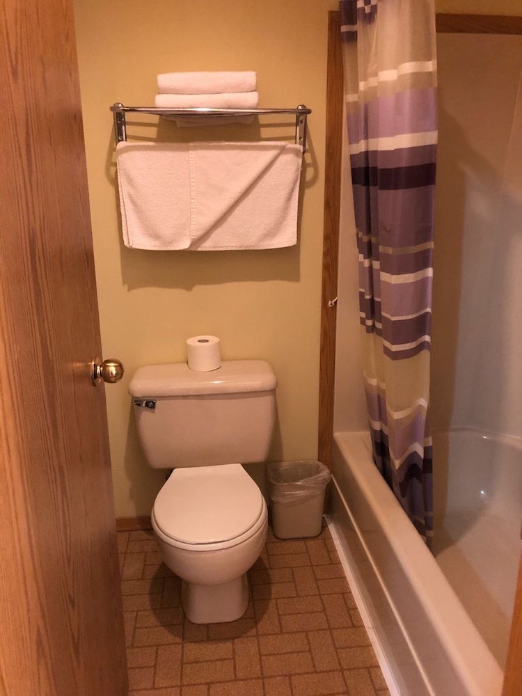 Tower Inn Basic Single Room 10