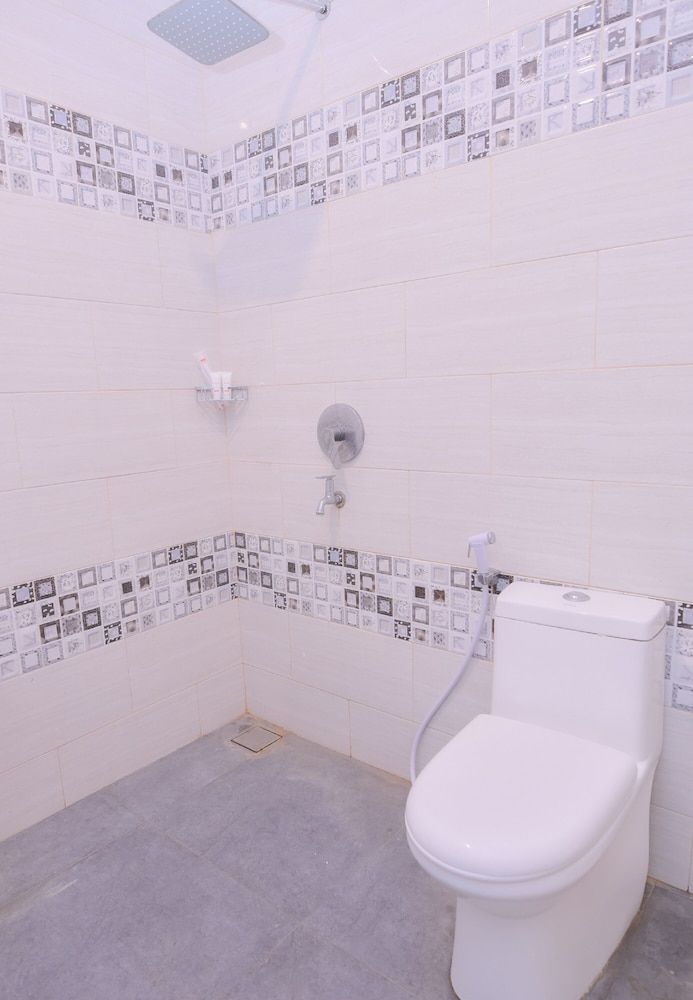 Super OYO Capital O 2018 Ring Road Guest House Syariah Deluxe Twin Room 6