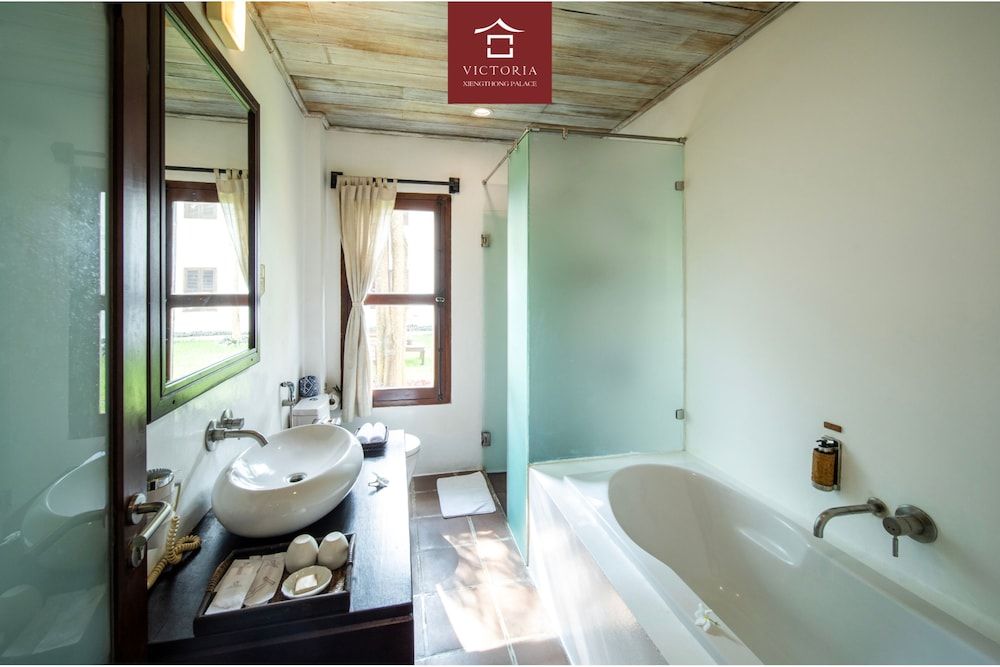 Victoria Xiengthong Palace Palace Twin Room 6