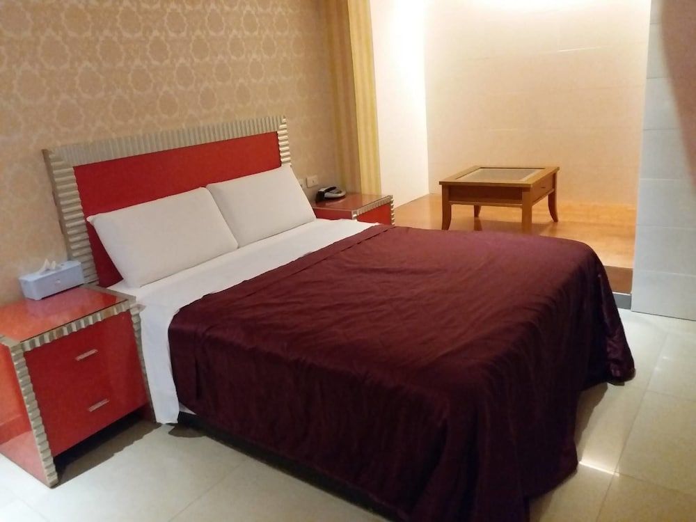 undefined Meets Happy Hotel 9