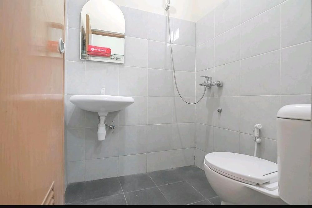 AQILAKOST n CAFE Gadog Puncak Deluxe Double Room, 1 Queen Bed 3